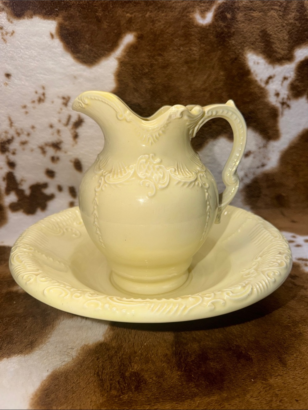 Ornate Cream Ceramic Pitcher and Basin Set - Classic Home Dining Serveware
